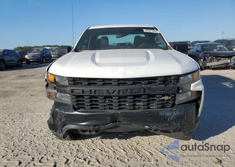 2021 Chevrolet Silverado C1500 z USA, uszkodzony, nr VIN 1GCRWAEH7MZ150649